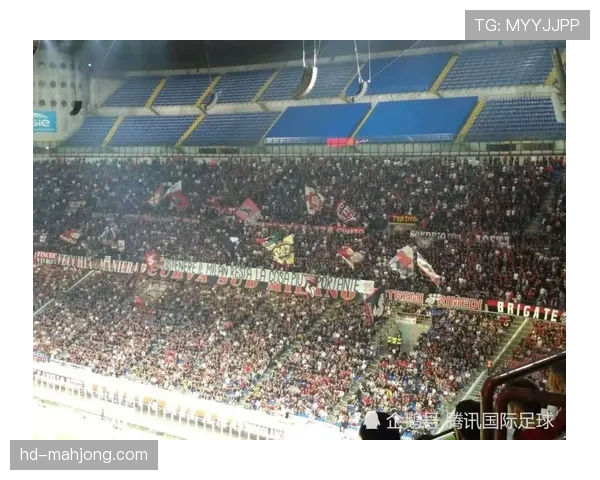 聚焦圣西罗南看台：抗议格雷泽家族的横幅如何在社媒引爆话题