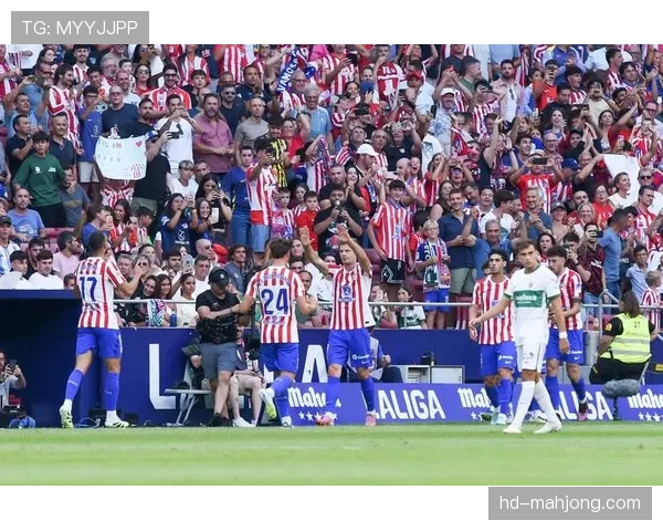 “社区杯”草根足球赛在马德里举行，前西甲球员到场开球